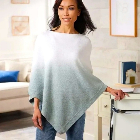 Barefoot Dreams Accessories - BAREFOOT DREAMS PONCHO OMBRE COLOR NEW WITH TAGS One Size